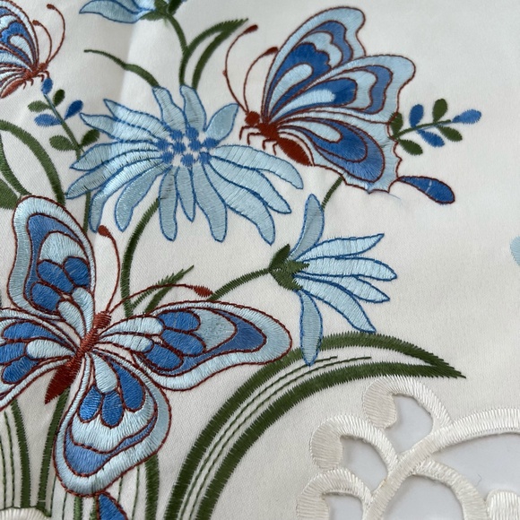 2 Window Valances Embroidered Blue Floral Butterfly - Picture 2 of 8